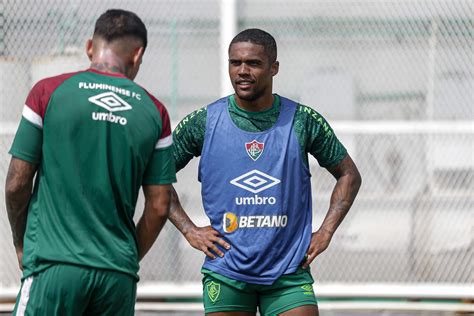 paroles 20240826 aud|A League News 2024: Brazilian forward Douglas Costa signs with .